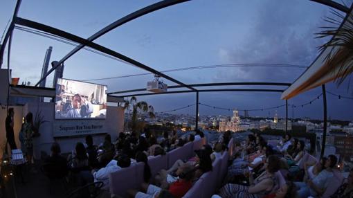 Cine de verano en azotea
