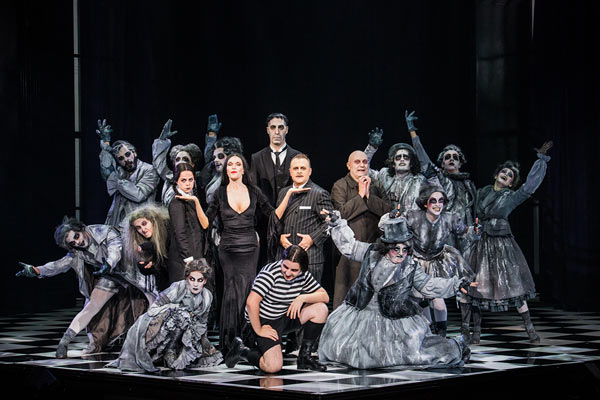 Elenco del musical "La Familia Adams"