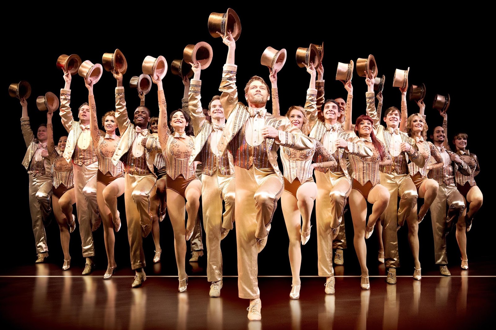 Bailarines durante una escena del musical A Chorus Line