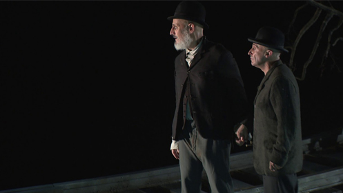 Escena de la obra Esperando a Godot en el Teatro Reina Victoria