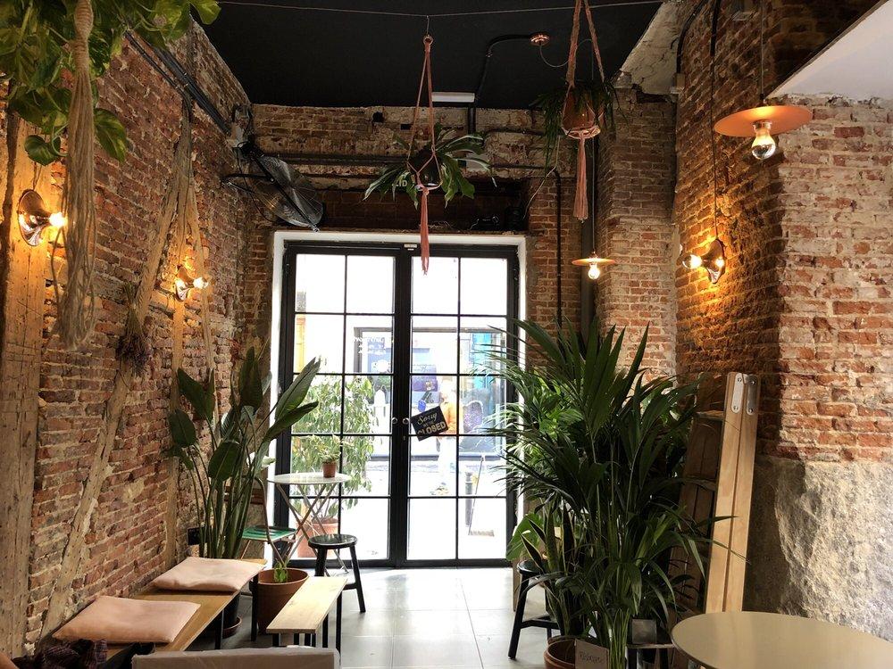 Interior de la cafetería Plántate Café