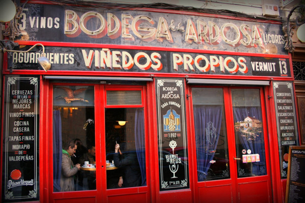 Fachada de la Bodega de la Ardosa de Madrid